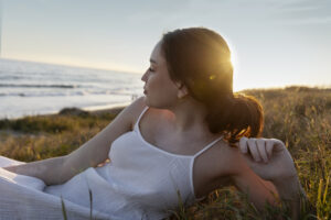 side-view-woman-laying-grass